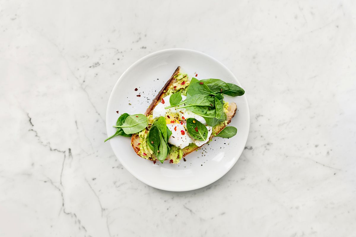 Marmitas com arroz, legumes e proteína